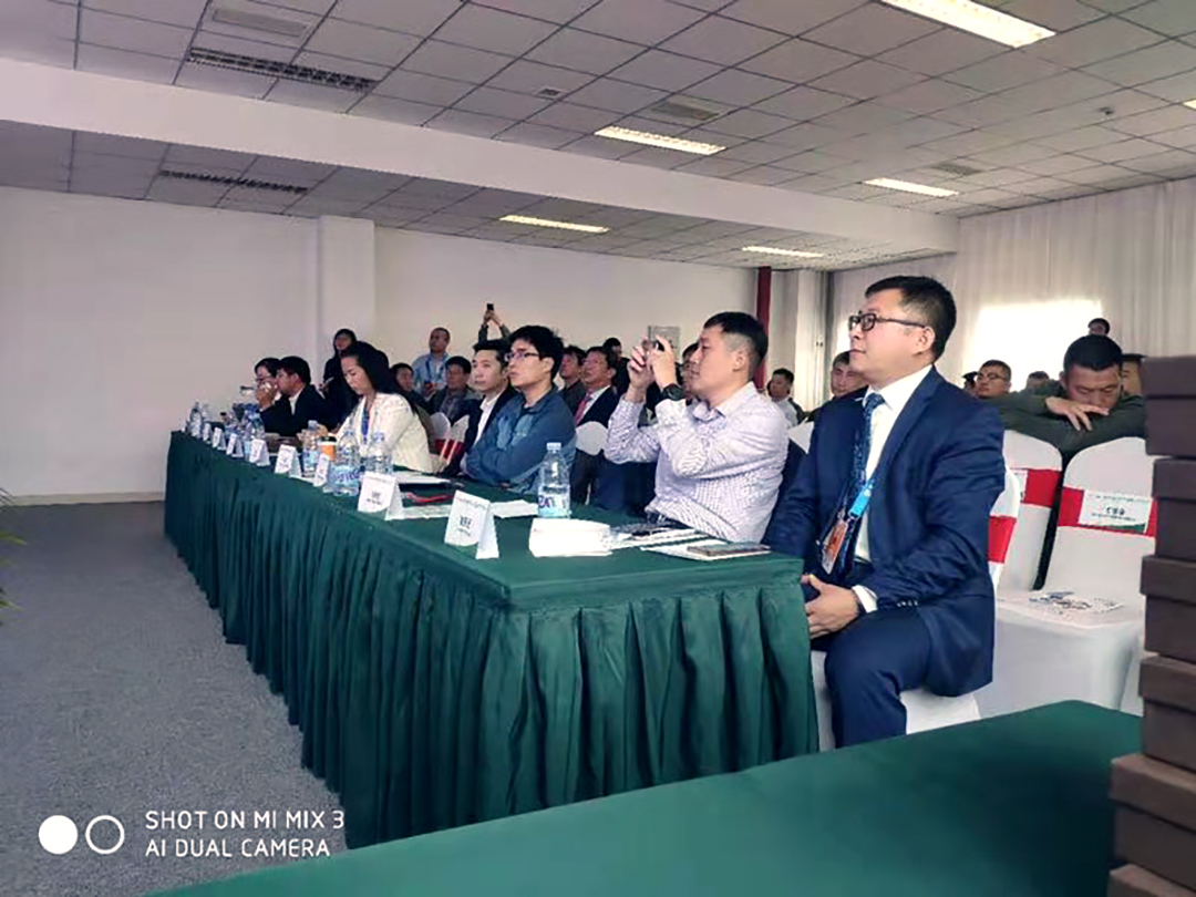 天津直博會—大連義邦攜意大利Giannuzzi輕量化內(nèi)飾新材料參展并出席技術(shù)交流論壇