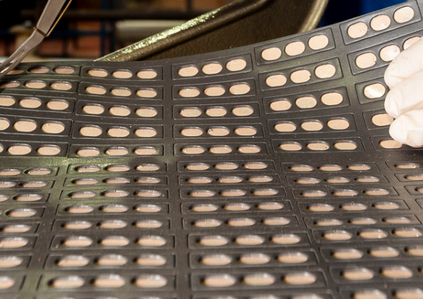 高溫遮蔽膩子在航空發動機葉片料漿滲鋁工藝中的應用